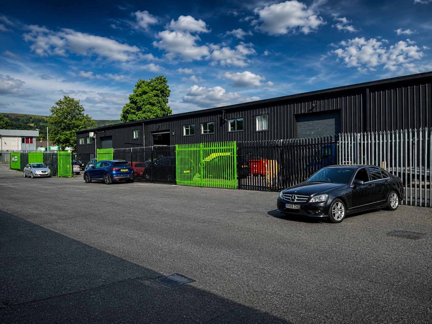 24/7 Autocentre workshop and secure yard
